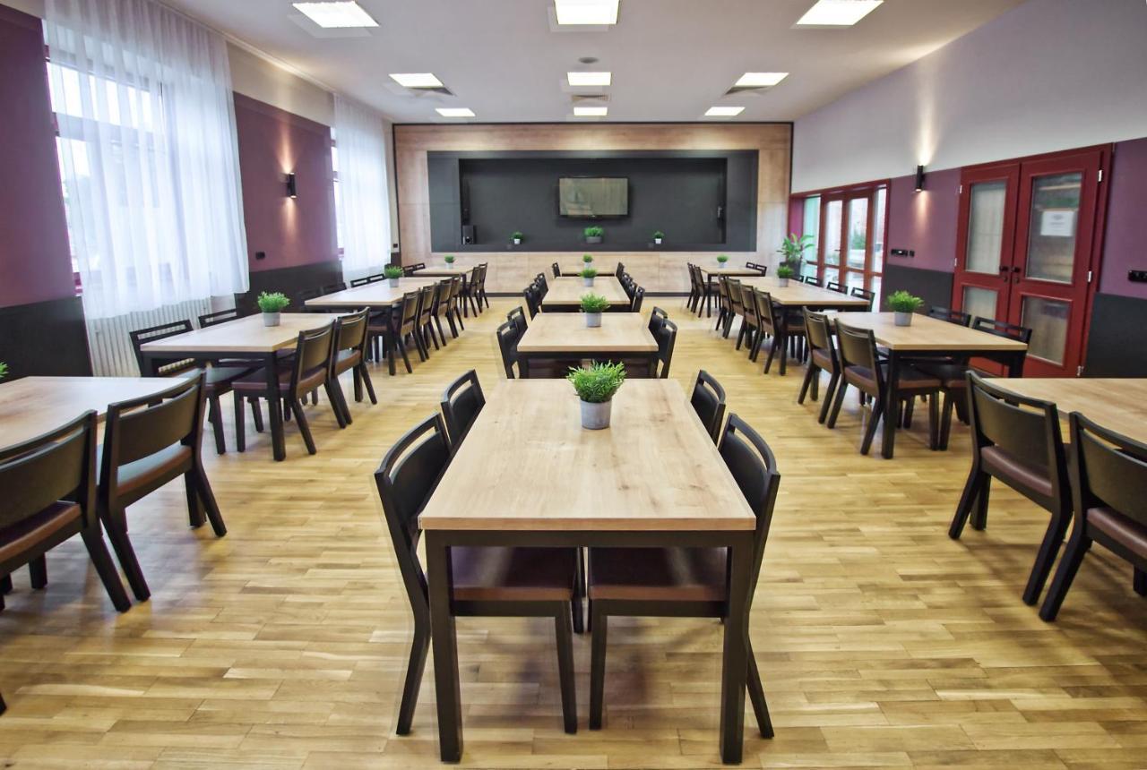 Restaurace A Penzion Praha Dolní Dunajovice المظهر الخارجي الصورة