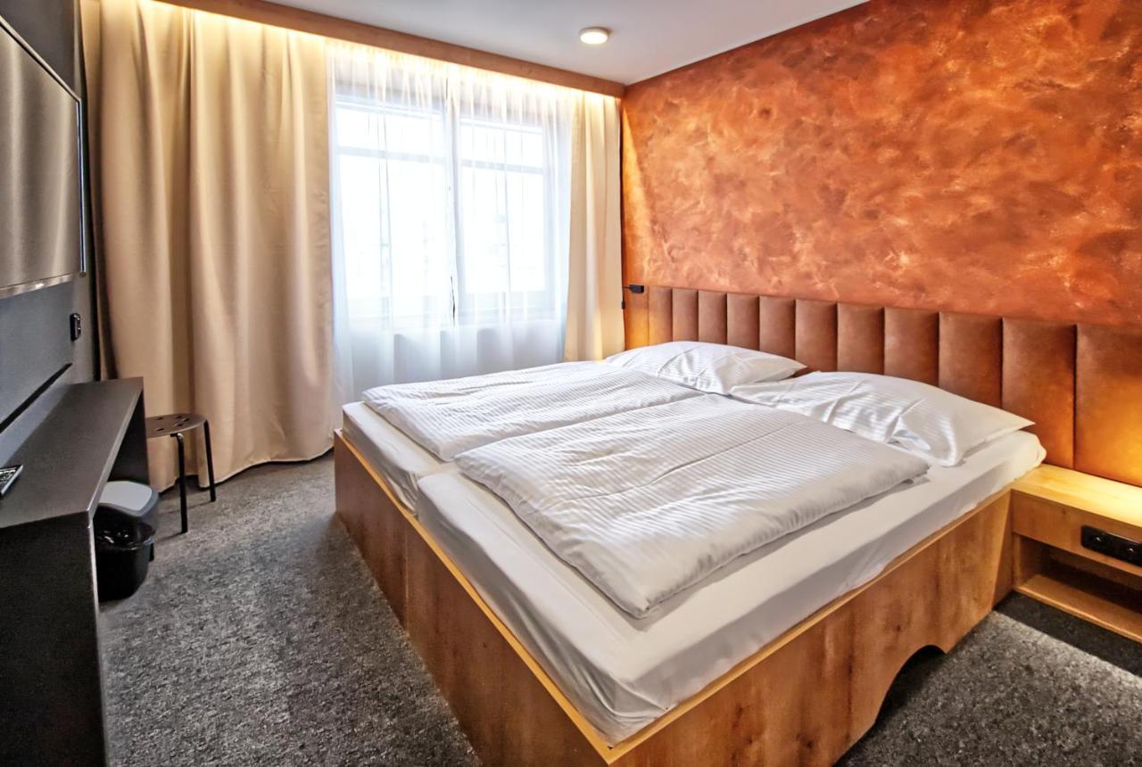 Restaurace A Penzion Praha Dolní Dunajovice المظهر الخارجي الصورة