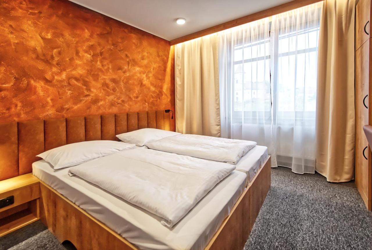 Restaurace A Penzion Praha Dolní Dunajovice المظهر الخارجي الصورة