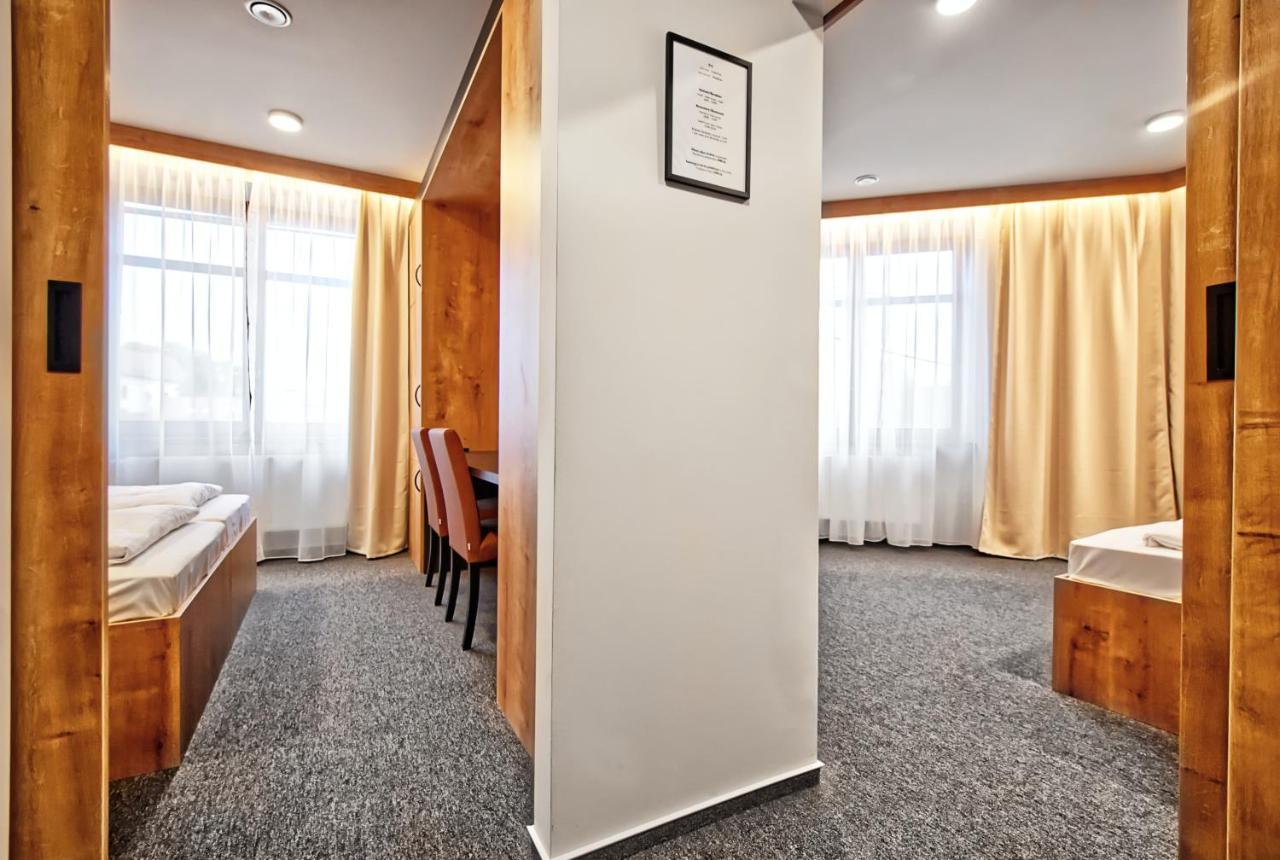 Restaurace A Penzion Praha Dolní Dunajovice المظهر الخارجي الصورة