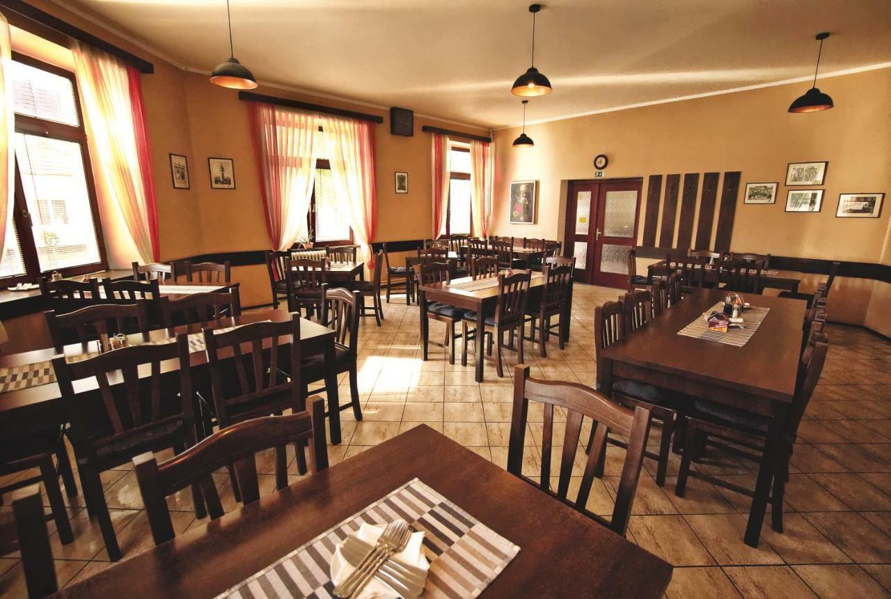 Restaurace A Penzion Praha Dolní Dunajovice المظهر الخارجي الصورة