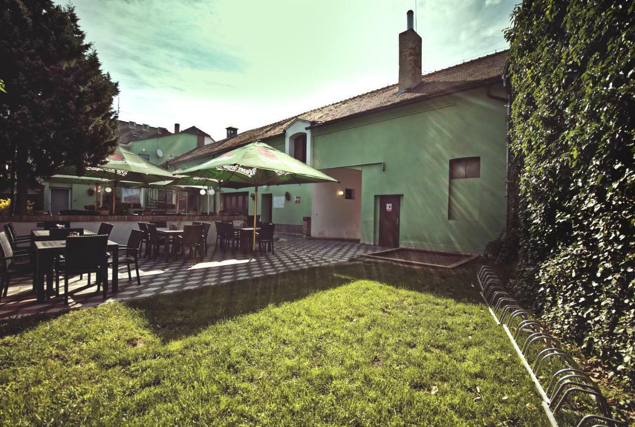 Restaurace A Penzion Praha Dolní Dunajovice المظهر الخارجي الصورة
