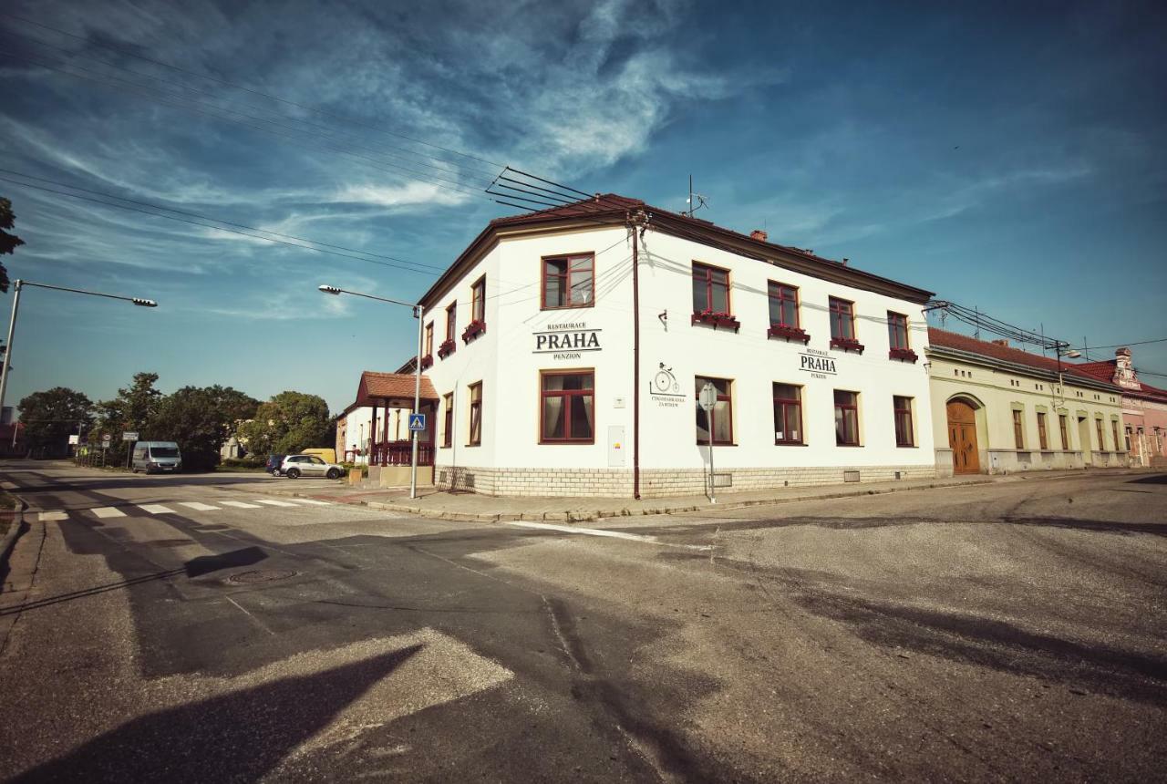 Restaurace A Penzion Praha Dolní Dunajovice المظهر الخارجي الصورة