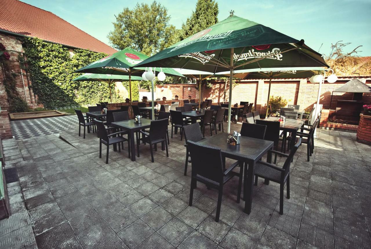 Restaurace A Penzion Praha Dolní Dunajovice المظهر الخارجي الصورة