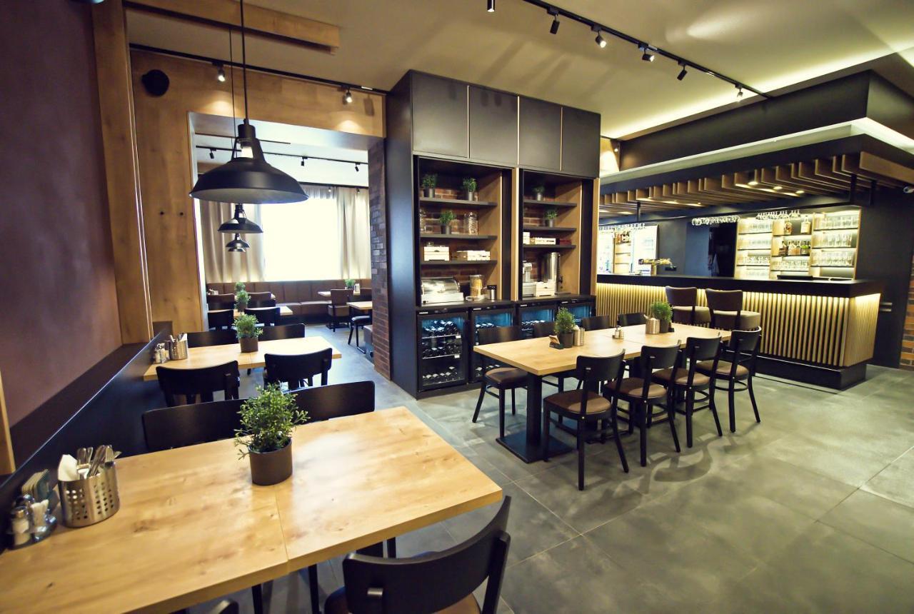 Restaurace A Penzion Praha Dolní Dunajovice المظهر الخارجي الصورة